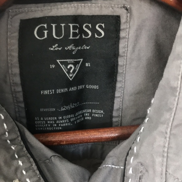 Guess button down - M - Picture 2 of 2